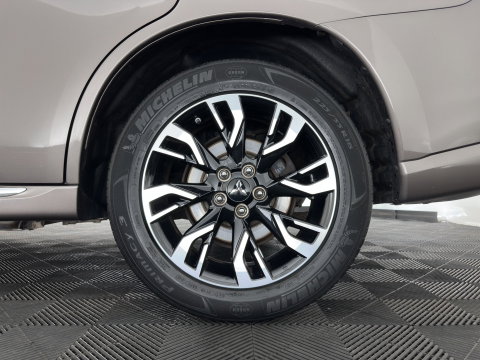 Mitsubishi Outlander 2.0 PHEV instyle+ Aut *PANO | LEATHER | FULL-LED | NAVI-FULLMAP | KEYLESS | TOPVIEW | HEATED-COMFORTSEATS | ECC | SHIFT-PADDLES | PDC | CRUISE | PRIVACY-GLASS | DAB | TOWBAR | 18''ALU*