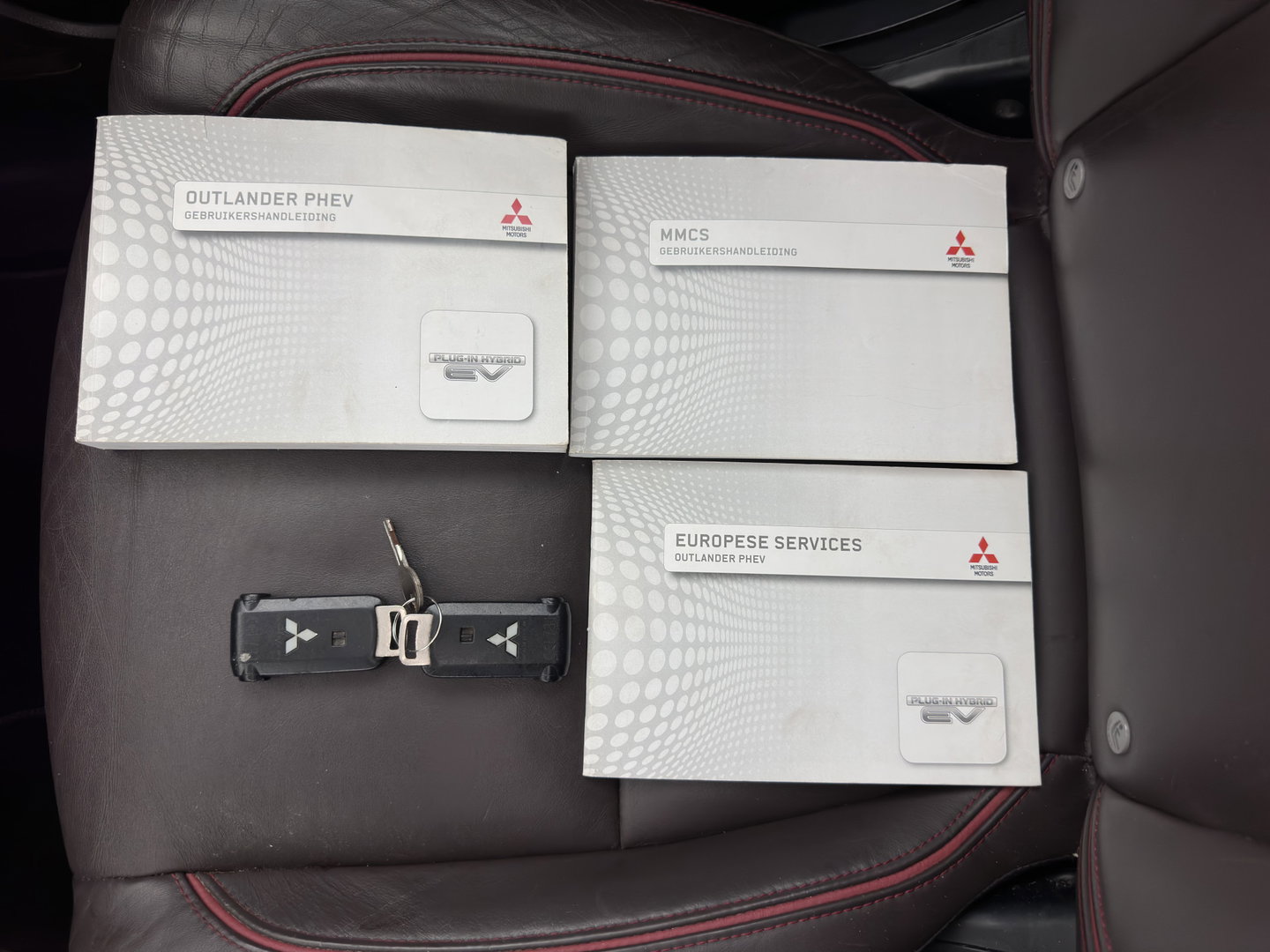 Mitsubishi Outlander 2.0 PHEV instyle+ Aut *PANO | LEATHER | FULL-LED | NAVI-FULLMAP | KEYLESS | TOPVIEW | HEATED-COMFORTSEATS | ECC | SHIFT-PADDLES | PDC | CRUISE | PRIVACY-GLASS | DAB | TOWBAR | 18''ALU*