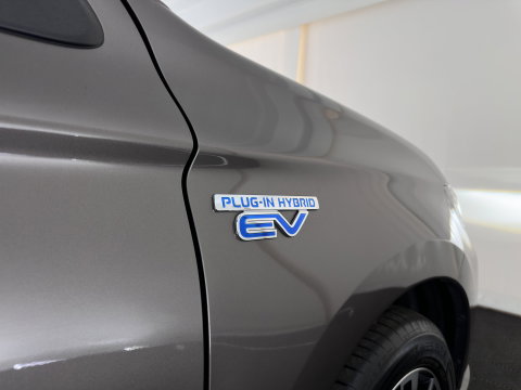 Mitsubishi Outlander 2.0 PHEV instyle+ Aut *PANO | LEATHER | FULL-LED | NAVI-FULLMAP | KEYLESS | TOPVIEW | HEATED-COMFORTSEATS | ECC | SHIFT-PADDLES | PDC | CRUISE | PRIVACY-GLASS | DAB | TOWBAR | 18''ALU*