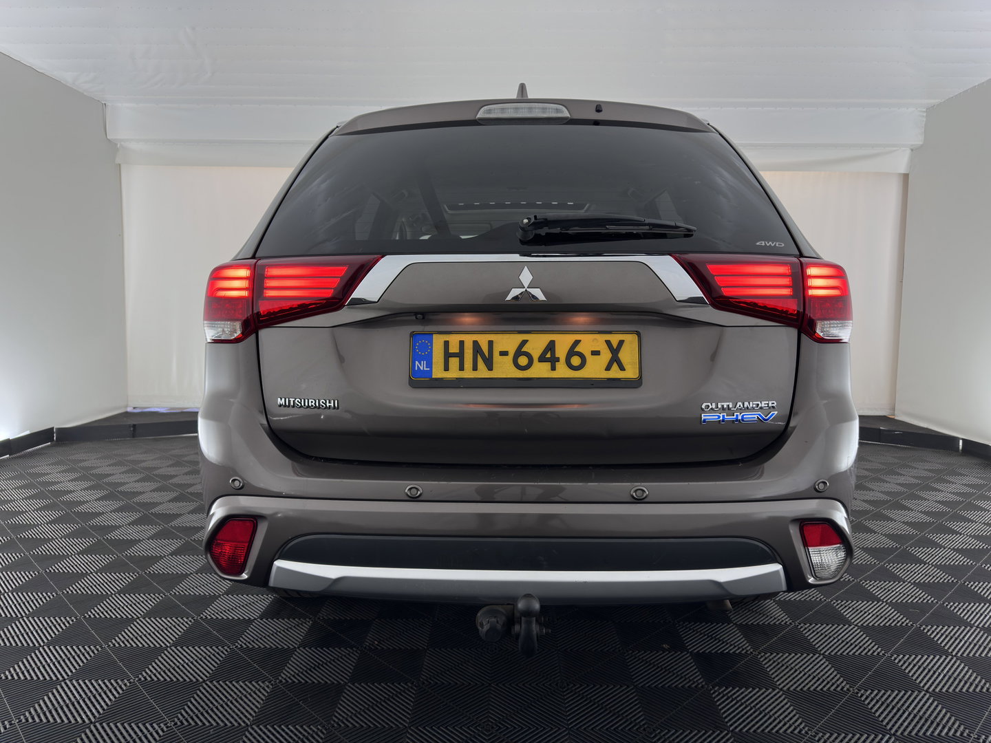 Mitsubishi Outlander 2.0 PHEV instyle+ Aut *PANO | LEATHER | FULL-LED | NAVI-FULLMAP | KEYLESS | TOPVIEW | HEATED-COMFORTSEATS | ECC | SHIFT-PADDLES | PDC | CRUISE | PRIVACY-GLASS | DAB | TOWBAR | 18''ALU*