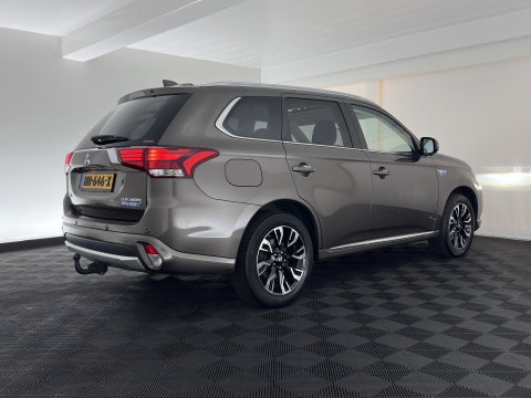 Mitsubishi Outlander 2.0 PHEV instyle+ Aut *PANO | LEATHER | FULL-LED | NAVI-FULLMAP | KEYLESS | TOPVIEW | HEATED-COMFORTSEATS | ECC | SHIFT-PADDLES | PDC | CRUISE | PRIVACY-GLASS | DAB | TOWBAR | 18''ALU*