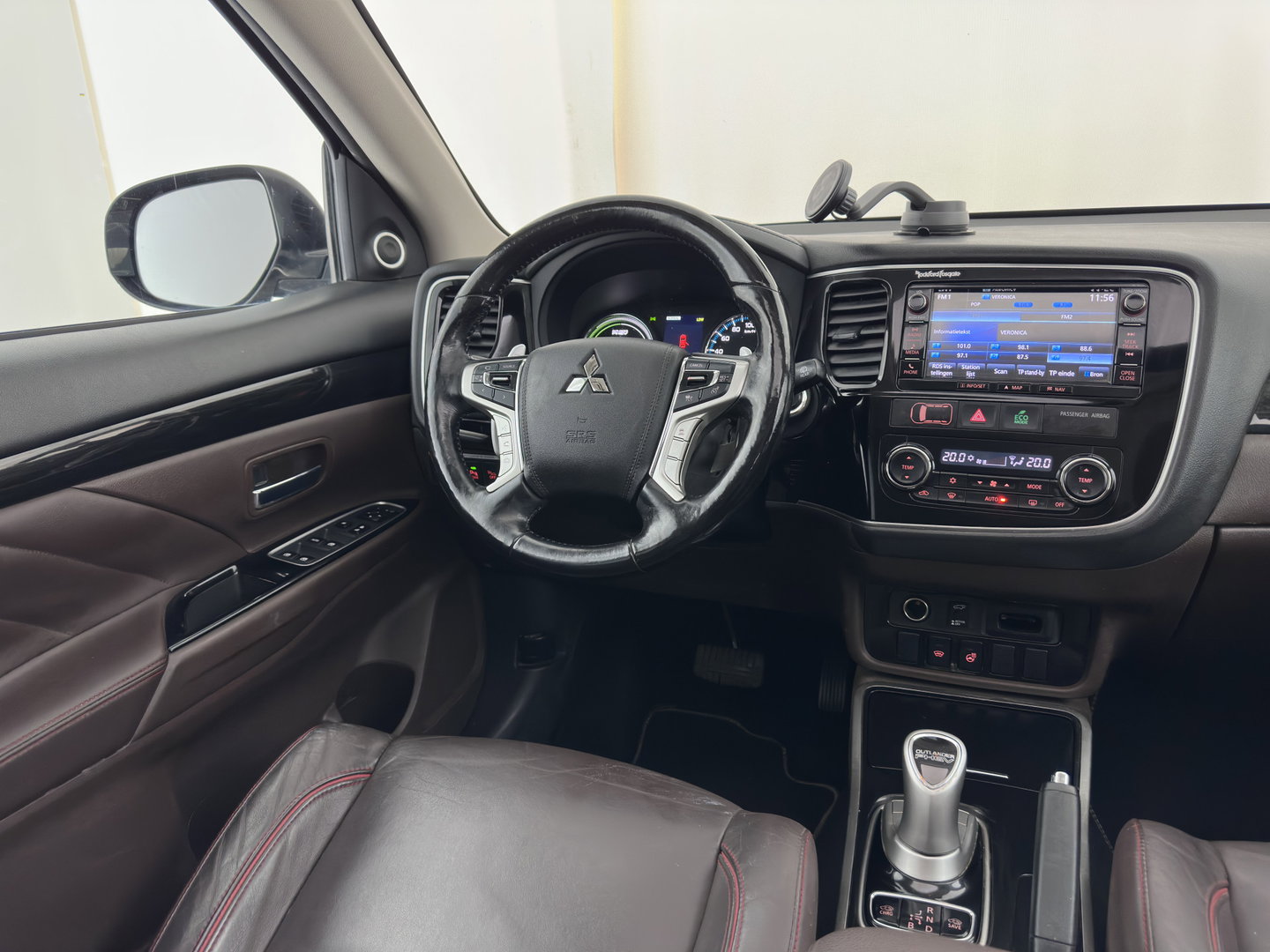 Mitsubishi Outlander 2.0 PHEV instyle+ Aut *PANO | LEATHER | FULL-LED | NAVI-FULLMAP | KEYLESS | TOPVIEW | HEATED-COMFORTSEATS | ECC | SHIFT-PADDLES | PDC | CRUISE | PRIVACY-GLASS | DAB | TOWBAR | 18''ALU*