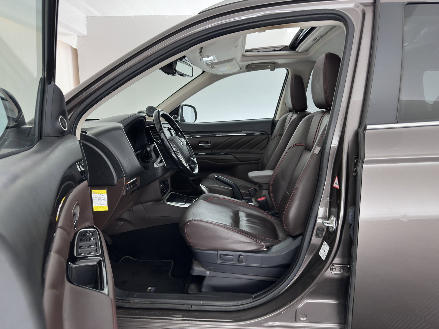 Mitsubishi Outlander 2.0 PHEV instyle+ Aut *PANO | LEATHER | FULL-LED | NAVI-FULLMAP | KEYLESS | TOPVIEW | HEATED-COMFORTSEATS | ECC | SHIFT-PADDLES | PDC | CRUISE | PRIVACY-GLASS | DAB | TOWBAR | 18''ALU*
