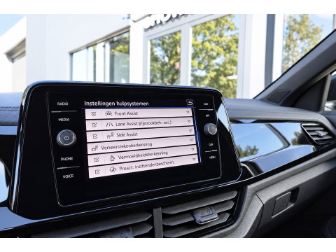 Volkswagen T-Roc 1.5 TSI R-Line Business+ PANO IQ.LIGHT ACC VOL