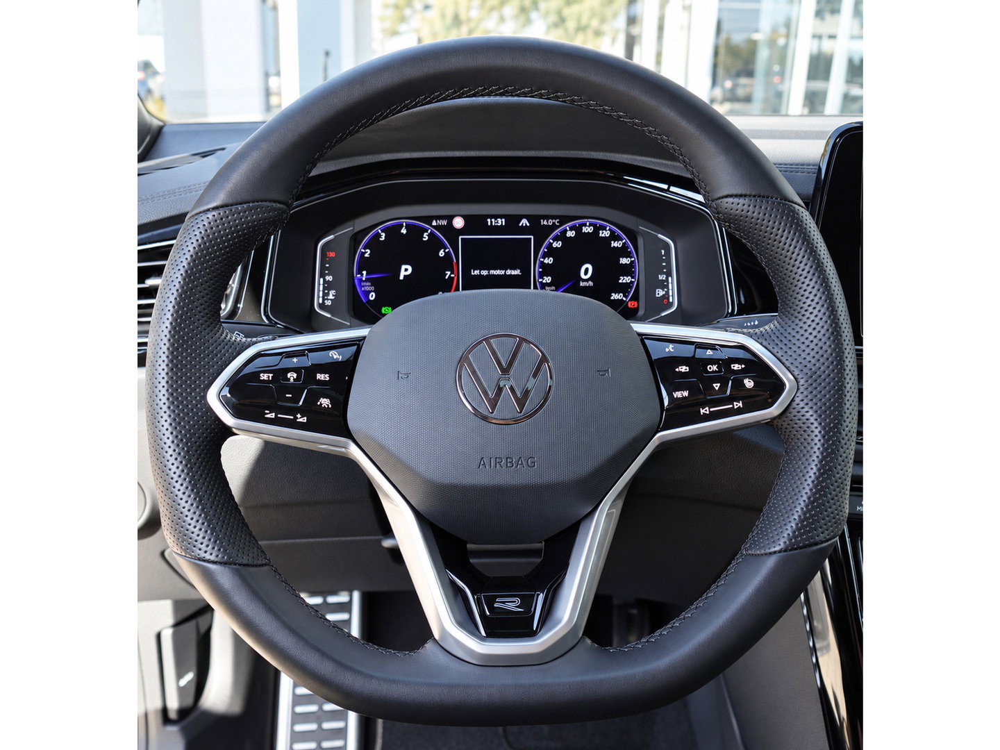 Volkswagen T-Roc 1.5 TSI R-Line Business+ PANO IQ.LIGHT ACC VOL