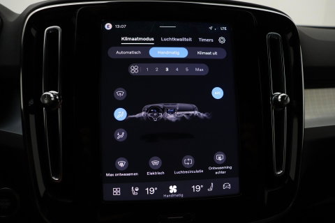 Volvo XC40 2.0 B3 Plus Black Edition | Harman/Kardon | BLIS | 360° Camera | Pilot Assist | Stoel+Stuurverwarming | Memory | ACC | 20 Inch