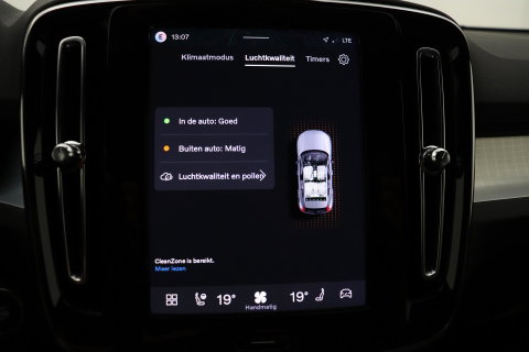 Volvo XC40 2.0 B3 Plus Black Edition | Harman/Kardon | BLIS | 360° Camera | Pilot Assist | Stoel+Stuurverwarming | Memory | ACC | 20 Inch