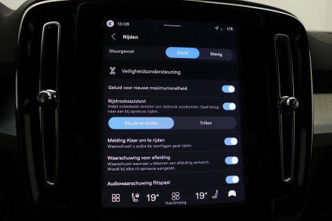 Volvo XC40 2.0 B3 Plus Black Edition | Harman/Kardon | BLIS | 360° Camera | Pilot Assist | Stoel+Stuurverwarming | Memory | ACC | 20 Inch