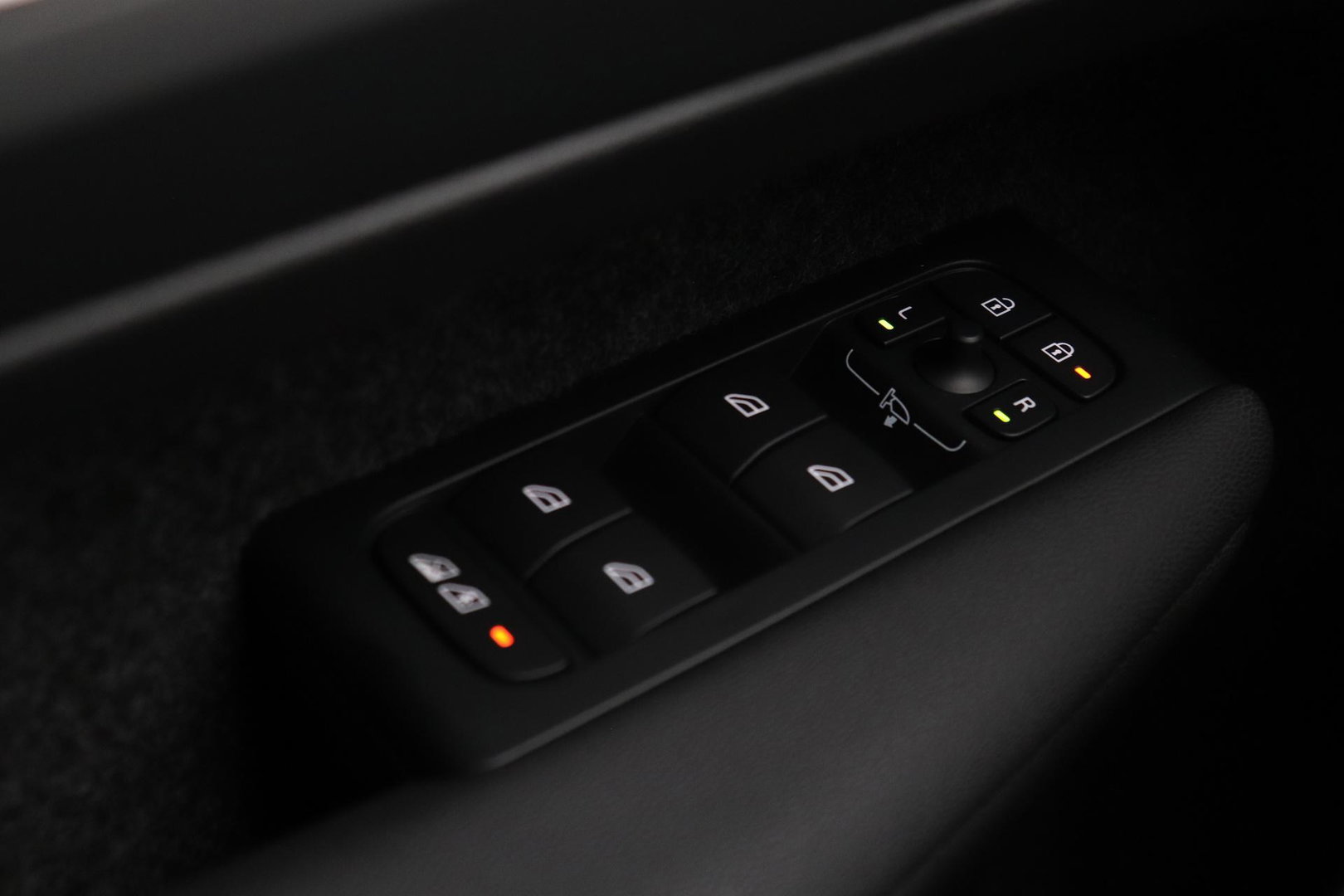 Volvo XC40 2.0 B3 Plus Black Edition | Harman/Kardon | BLIS | 360° Camera | Pilot Assist | Stoel+Stuurverwarming | Memory | ACC | 20 Inch