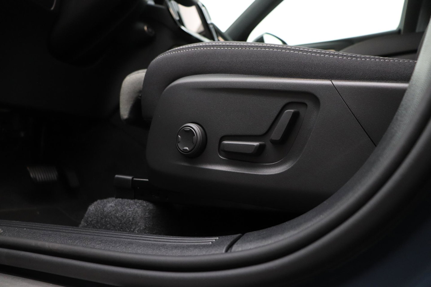 Volvo XC40 2.0 B3 Plus Black Edition | Harman/Kardon | BLIS | 360° Camera | Pilot Assist | Stoel+Stuurverwarming | Memory | ACC | 20 Inch