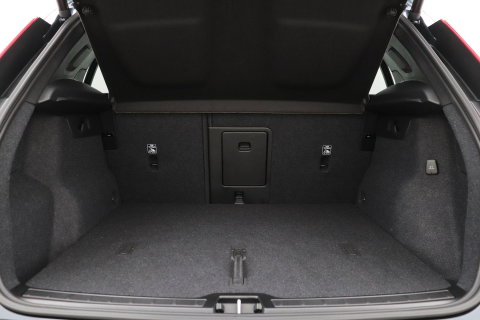 Volvo XC40 2.0 B3 Plus Black Edition | Harman/Kardon | BLIS | 360° Camera | Pilot Assist | Stoel+Stuurverwarming | Memory | ACC | 20 Inch