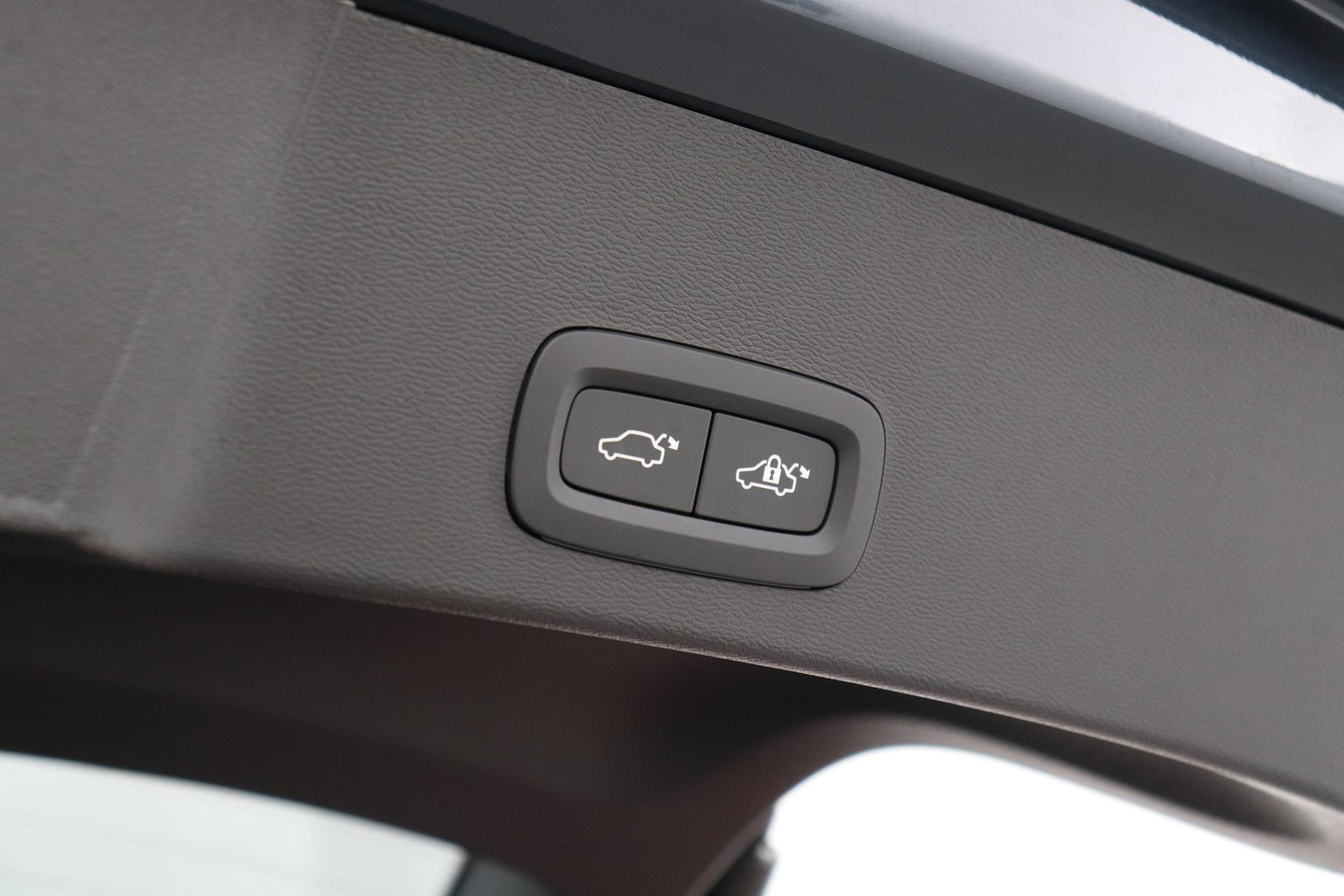 Volvo XC40 2.0 B3 Plus Black Edition | Harman/Kardon | BLIS | 360° Camera | Pilot Assist | Stoel+Stuurverwarming | Memory | ACC | 20 Inch