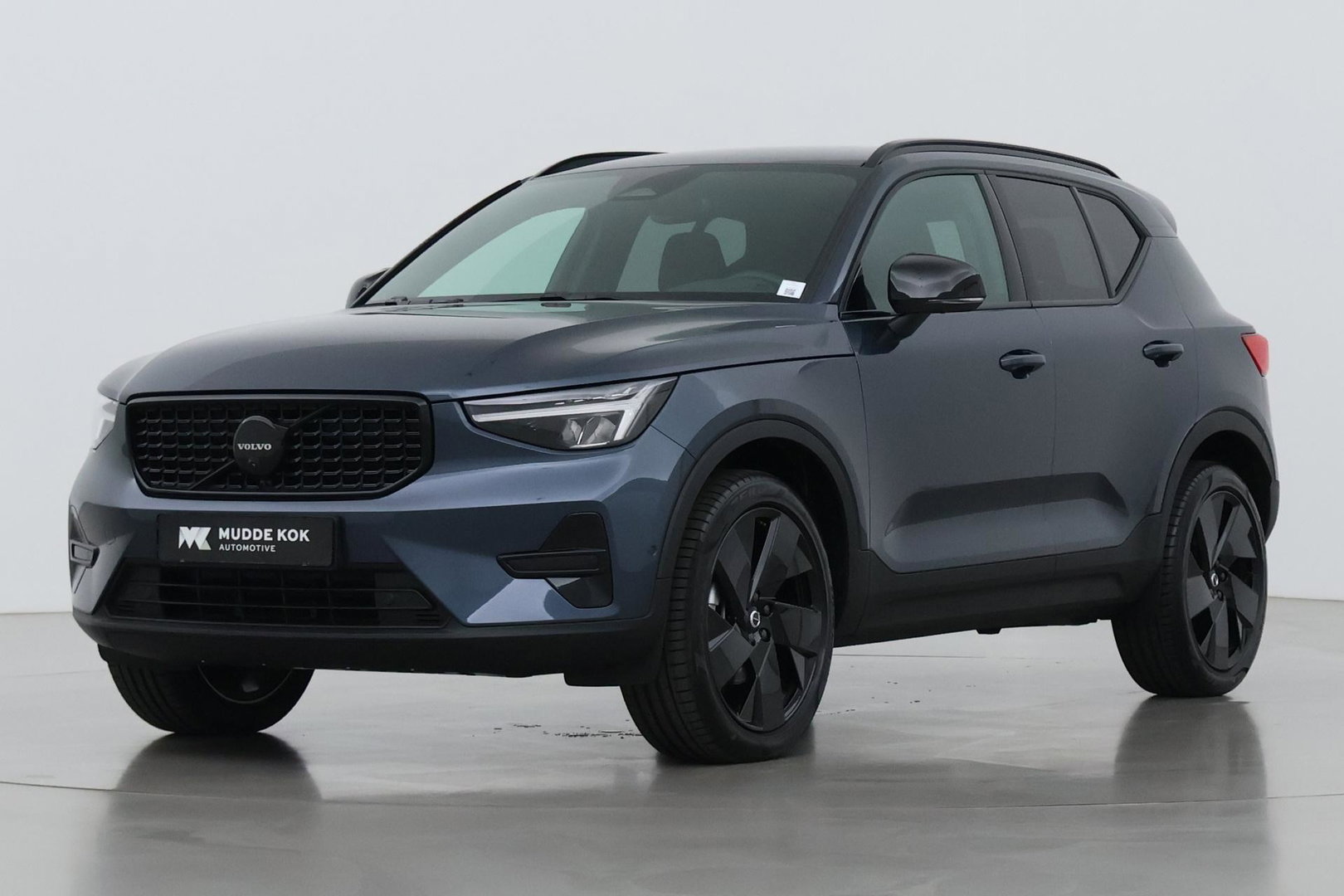 Volvo XC40 2.0 B3 Plus Black Edition | Harman/Kardon | BLIS | 360° Camera | Pilot Assist | Stoel+Stuurverwarming | Memory | ACC | 20 Inch