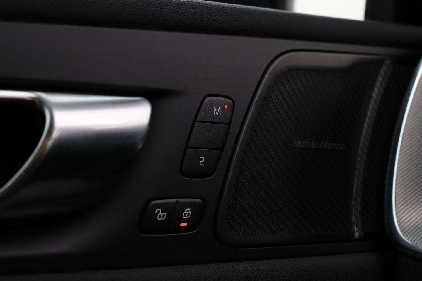 Volvo XC60 T8 Plus Black Edition | Harman/Kardon | Pilot Assist | 360° Camera | Stoel+Stuurverwarming | Keyless | 21 Inch