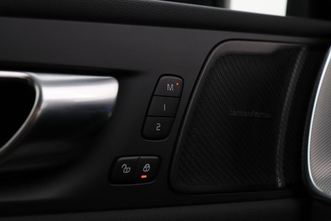 Volvo XC60 T8 Plus Black Edition | Harman/Kardon | Pilot Assist | 360° Camera | Stoel+Stuurverwarming | Keyless | 21 Inch