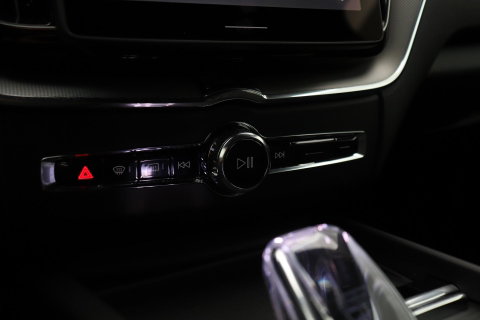 Volvo XC60 T8 Plus Black Edition | Harman/Kardon | Pilot Assist | 360° Camera | Stoel+Stuurverwarming | Keyless | 21 Inch