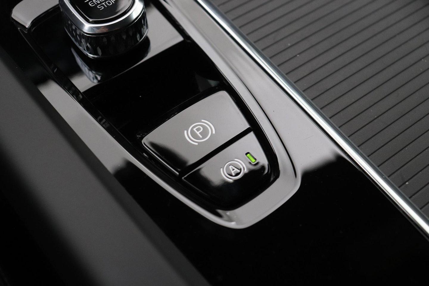 Volvo XC60 T8 Plus Black Edition | Harman/Kardon | Pilot Assist | 360° Camera | Stoel+Stuurverwarming | Keyless | 21 Inch