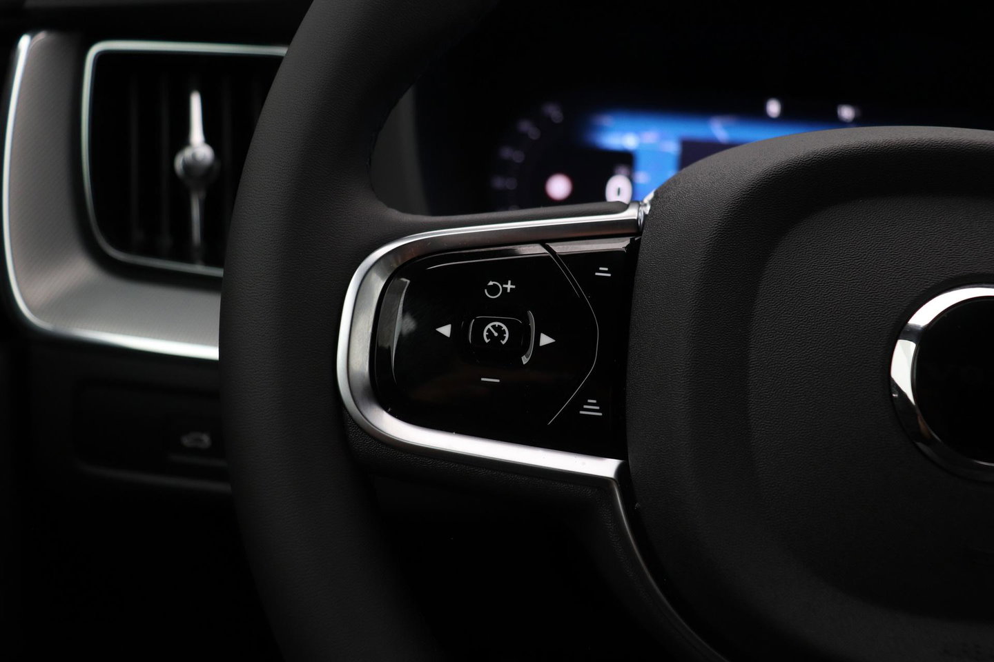 Volvo XC60 T8 Plus Black Edition | Harman/Kardon | Pilot Assist | 360° Camera | Stoel+Stuurverwarming | Keyless | 21 Inch