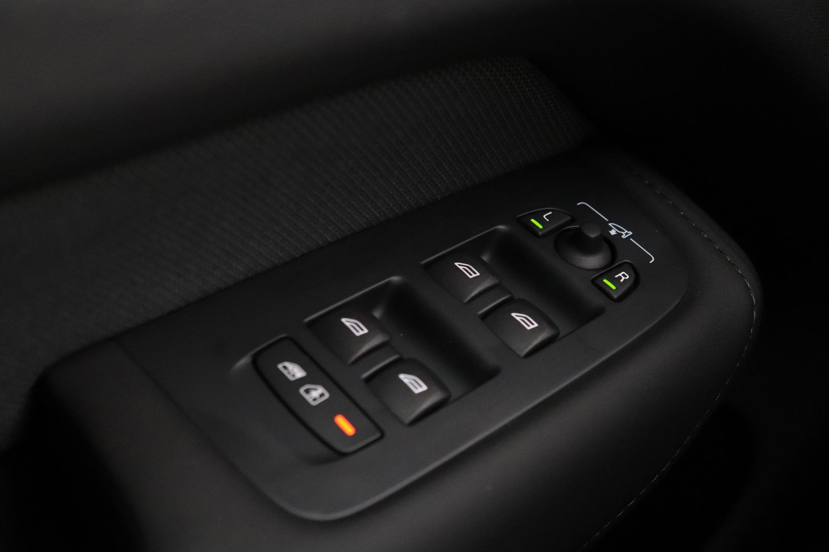 Volvo XC60 T8 Plus Black Edition | Harman/Kardon | Pilot Assist | 360° Camera | Stoel+Stuurverwarming | Keyless | 21 Inch