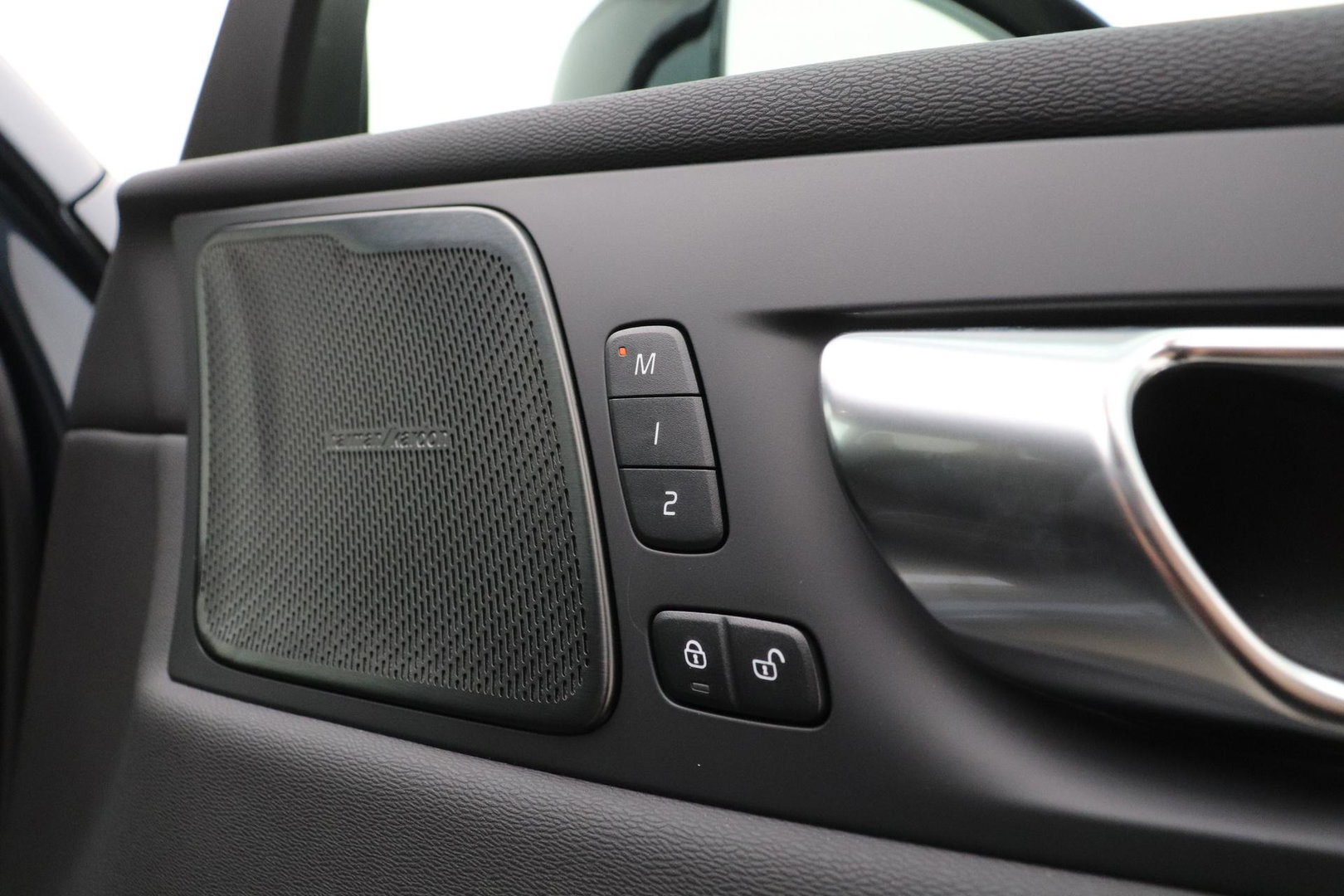 Volvo XC60 T8 Plus Black Edition | Harman/Kardon | Pilot Assist | 360° Camera | Stoel+Stuurverwarming | Keyless | 21 Inch