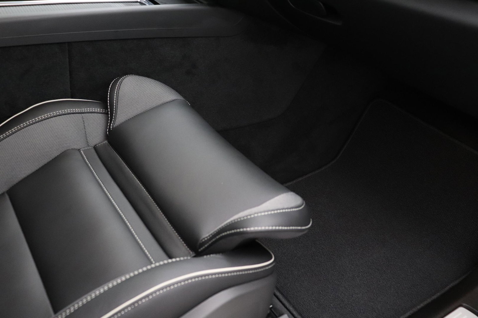 Volvo XC60 T8 Plus Black Edition | Harman/Kardon | Pilot Assist | 360° Camera | Stoel+Stuurverwarming | Keyless | 21 Inch