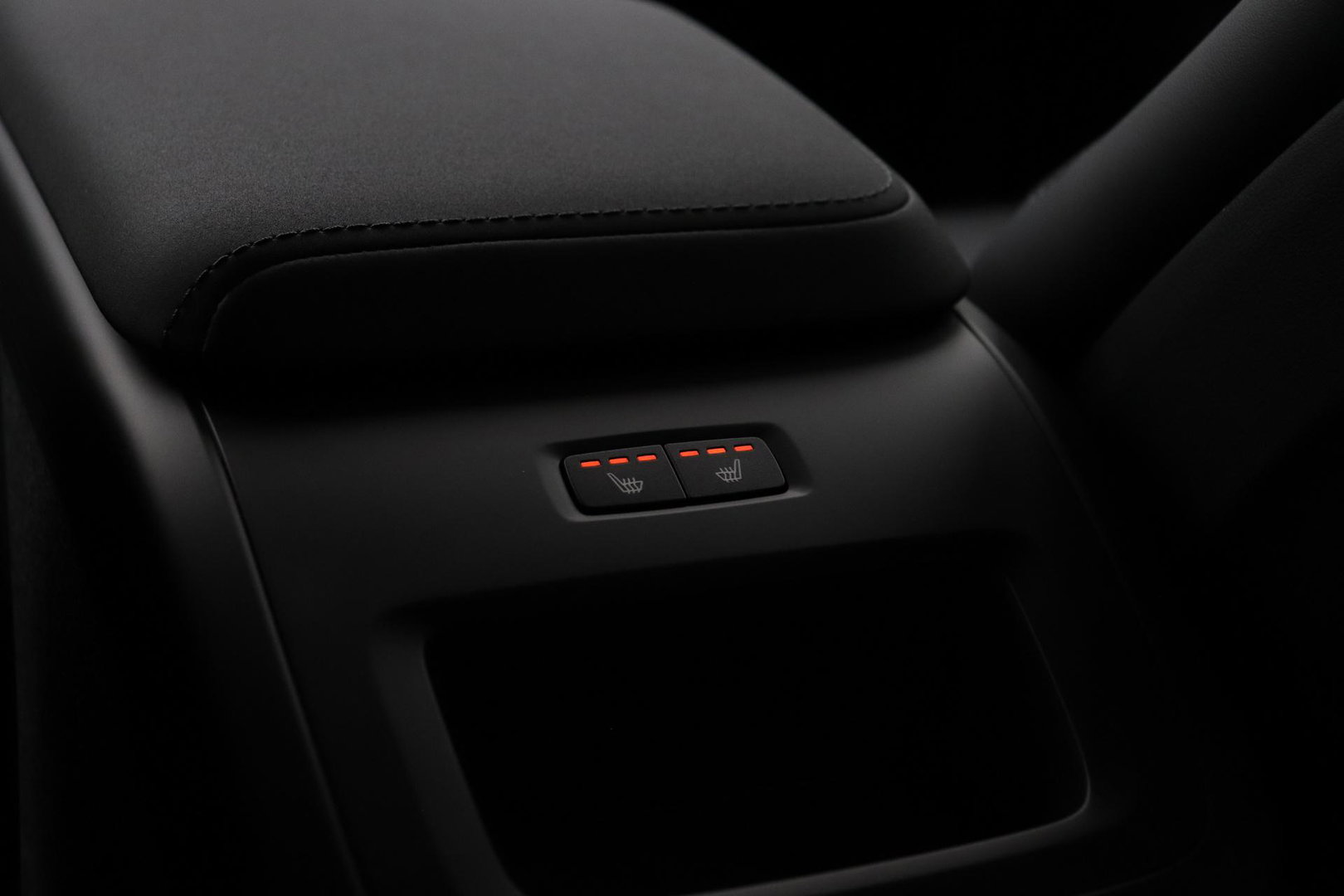 Volvo XC60 T8 Plus Black Edition | Harman/Kardon | Pilot Assist | 360° Camera | Stoel+Stuurverwarming | Keyless | 21 Inch