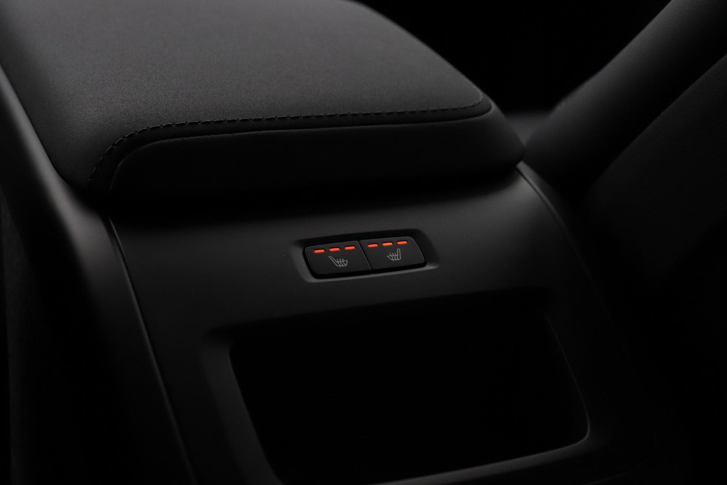 Volvo XC60 T8 Plus Black Edition | Harman/Kardon | Pilot Assist | 360° Camera | Stoel+Stuurverwarming | Keyless | 21 Inch