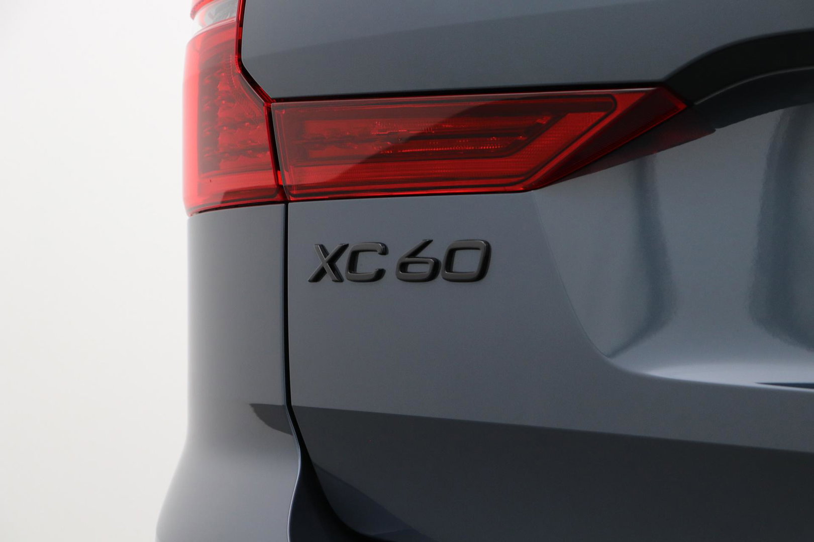Volvo XC60 T8 Plus Black Edition | Harman/Kardon | Pilot Assist | 360° Camera | Stoel+Stuurverwarming | Keyless | 21 Inch