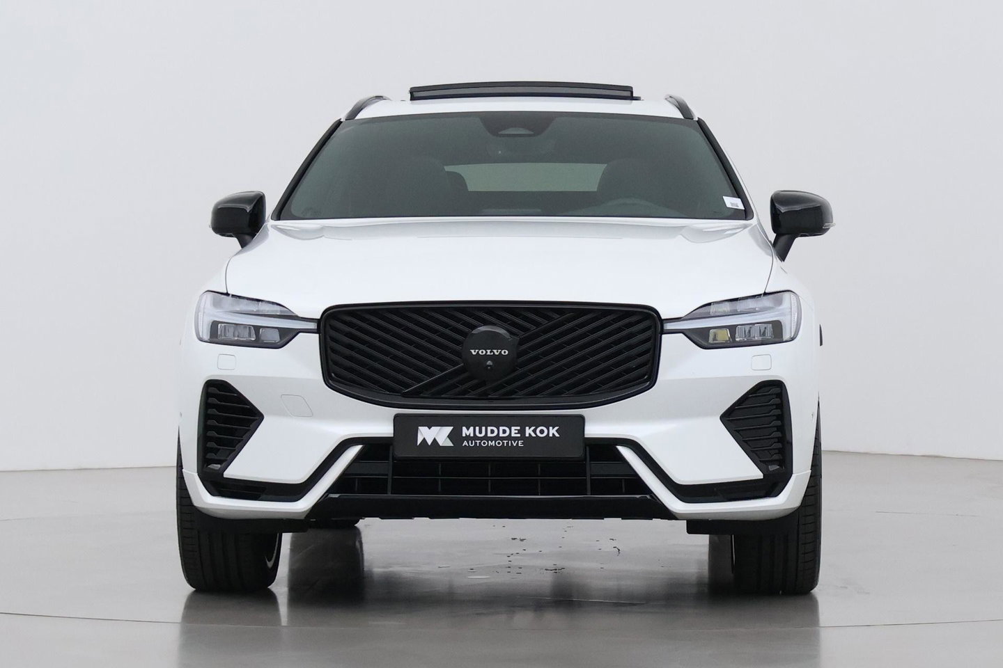 Volvo XC60 T6 Plus Black Edition | Harman/Kardon | Pilot Assist | Panoramadak | 360° Camera | Head-Up | Stoel+Stuurverwarming | 21 Inch