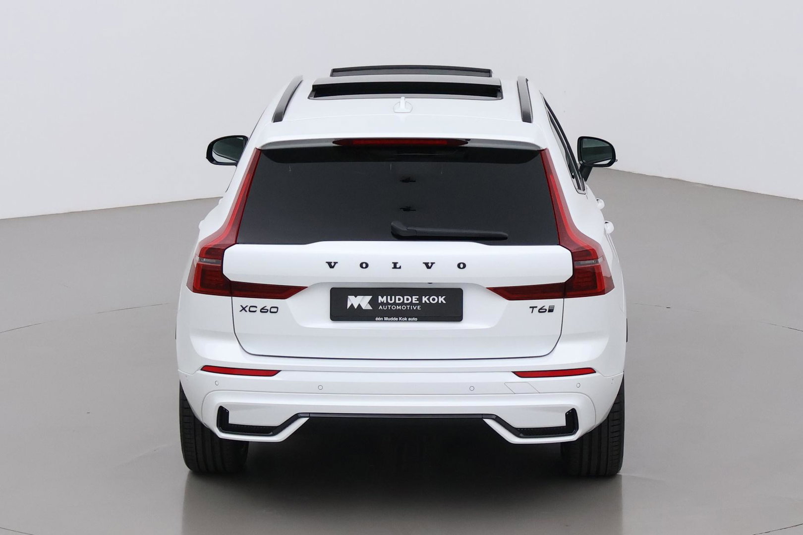 Volvo XC60 T6 Plus Black Edition | Harman/Kardon | Pilot Assist | Panoramadak | 360° Camera | Head-Up | Stoel+Stuurverwarming | 21 Inch
