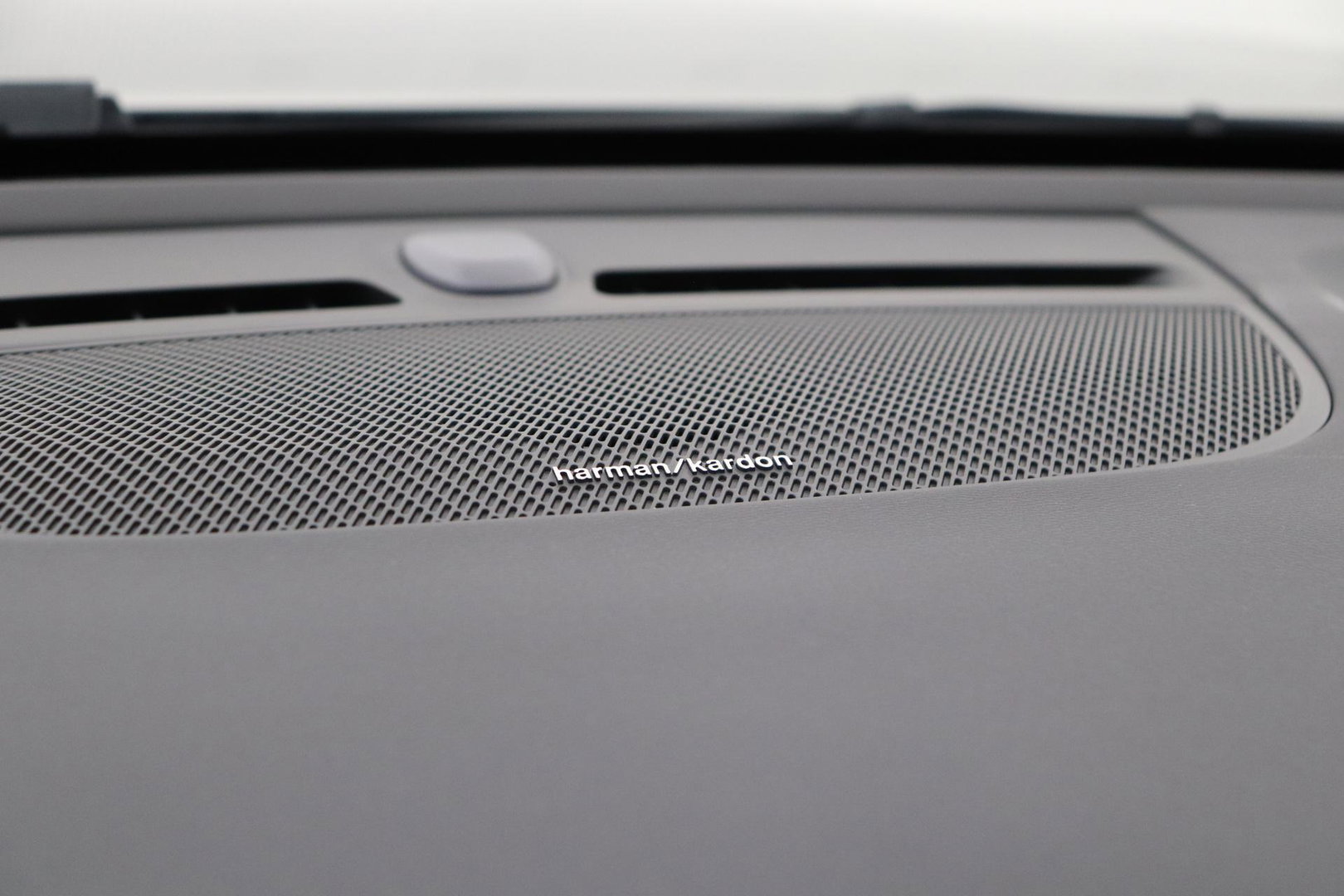 Volvo XC40 2.0 B3 Plus Black Edition | Harman/Kardon | BLIS | 360° Camera | Pilot Assist | Stoel+Stuurverwarming | Memory | ACC | 20 Inch