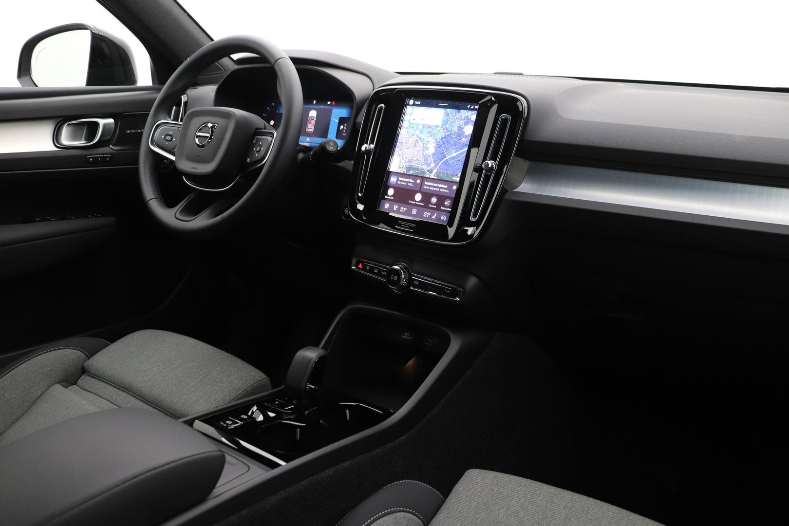 Volvo XC40 2.0 B3 Plus Black Edition | Harman/Kardon | BLIS | 360° Camera | Pilot Assist | Stoel+Stuurverwarming | Memory | ACC | 20 Inch