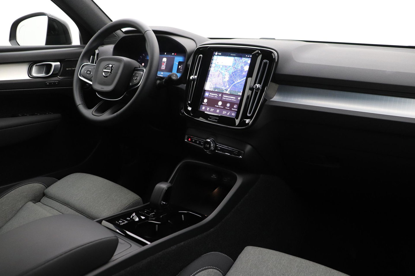Volvo XC40 2.0 B3 Plus Black Edition | Harman/Kardon | BLIS | 360° Camera | Pilot Assist | Stoel+Stuurverwarming | Memory | ACC | 20 Inch