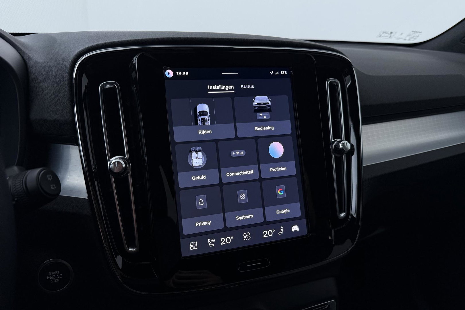 Volvo XC40 2.0 B3 Plus Black Edition | Harman/Kardon | BLIS | 360° Camera | Pilot Assist | Stoel+Stuurverwarming | Memory | ACC | 20 Inch
