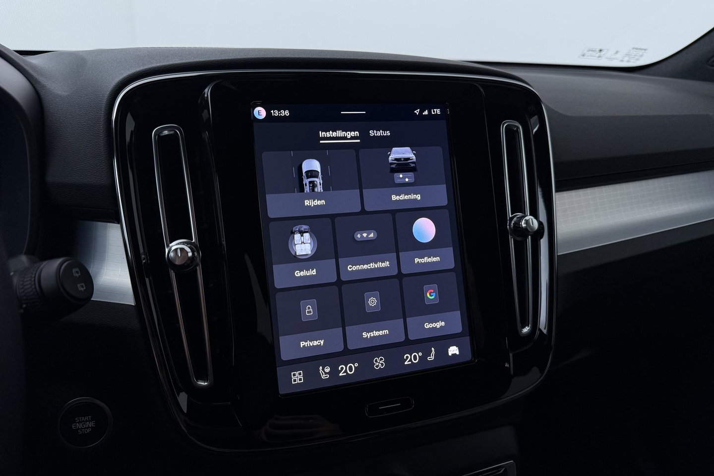 Volvo XC40 2.0 B3 Plus Black Edition | Harman/Kardon | BLIS | 360° Camera | Pilot Assist | Stoel+Stuurverwarming | Memory | ACC | 20 Inch