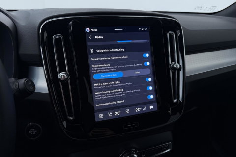 Volvo XC40 2.0 B3 Plus Black Edition | Harman/Kardon | BLIS | 360° Camera | Pilot Assist | Stoel+Stuurverwarming | Memory | ACC | 20 Inch