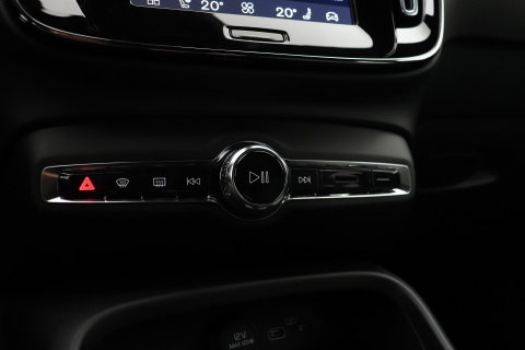 Volvo XC40 2.0 B3 Plus Black Edition | Harman/Kardon | BLIS | 360° Camera | Pilot Assist | Stoel+Stuurverwarming | Memory | ACC | 20 Inch