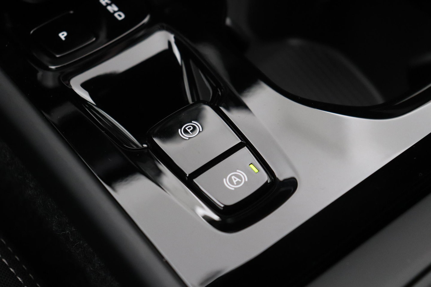 Volvo XC40 2.0 B3 Plus Black Edition | Harman/Kardon | BLIS | 360° Camera | Pilot Assist | Stoel+Stuurverwarming | Memory | ACC | 20 Inch