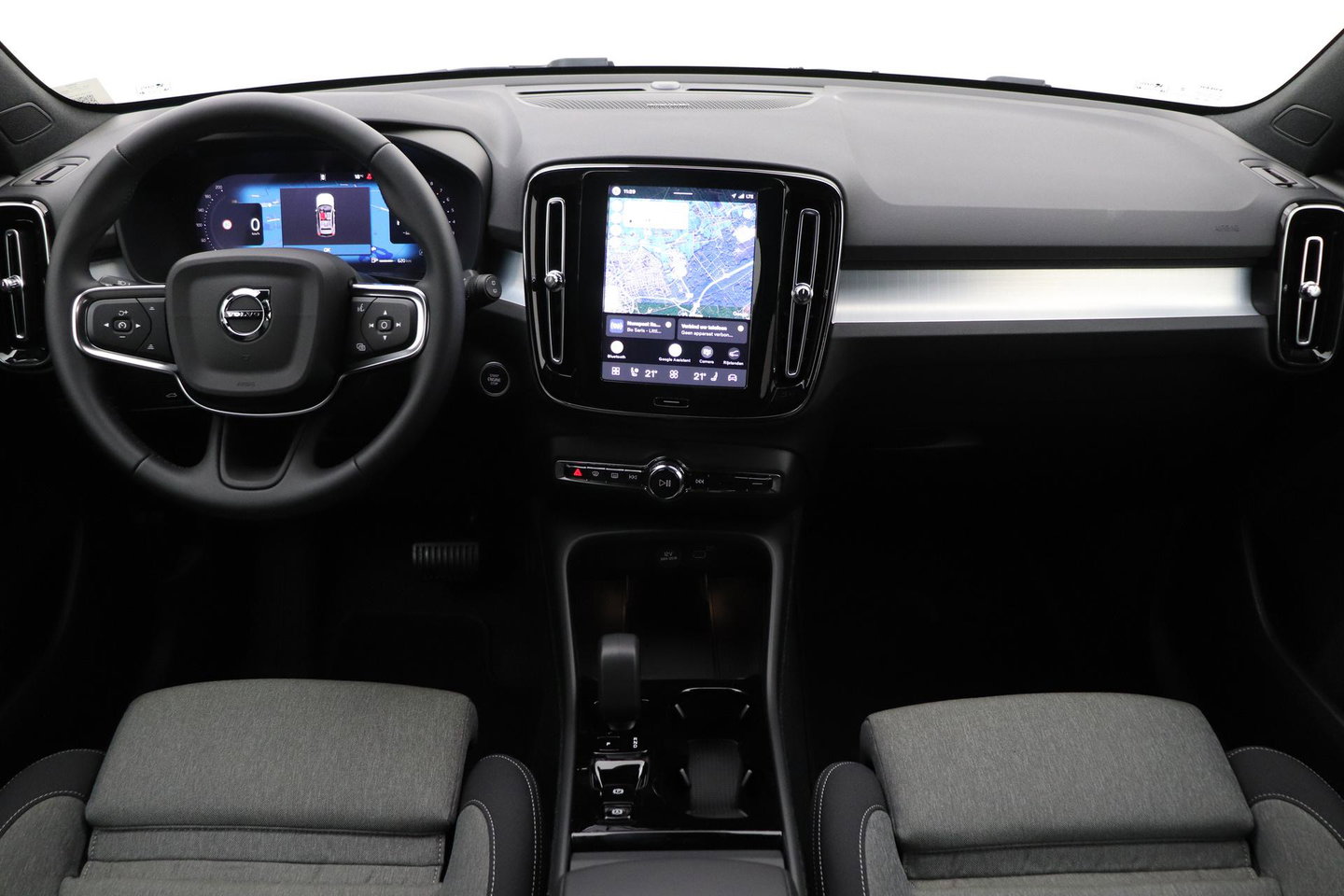 Volvo XC40 2.0 B3 Plus Black Edition | Harman/Kardon | BLIS | 360° Camera | Pilot Assist | Stoel+Stuurverwarming | Memory | ACC | 20 Inch