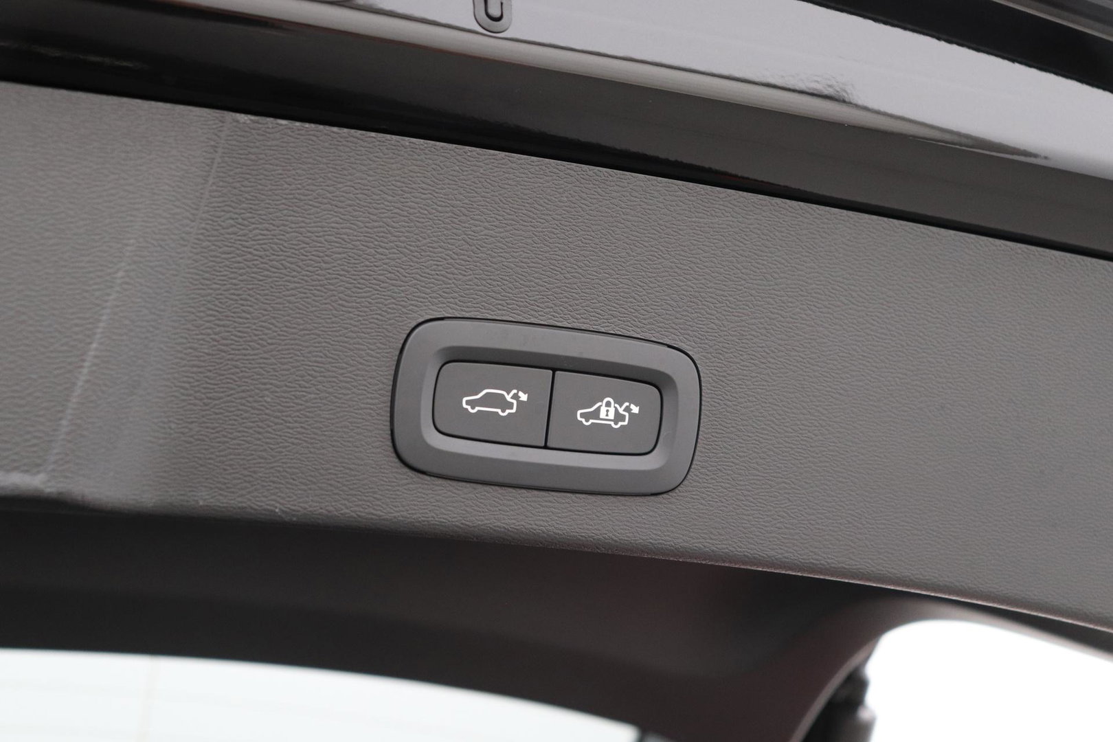 Volvo XC40 2.0 B3 Plus Black Edition | Harman/Kardon | BLIS | 360° Camera | Pilot Assist | Stoel+Stuurverwarming | Memory | ACC | 20 Inch