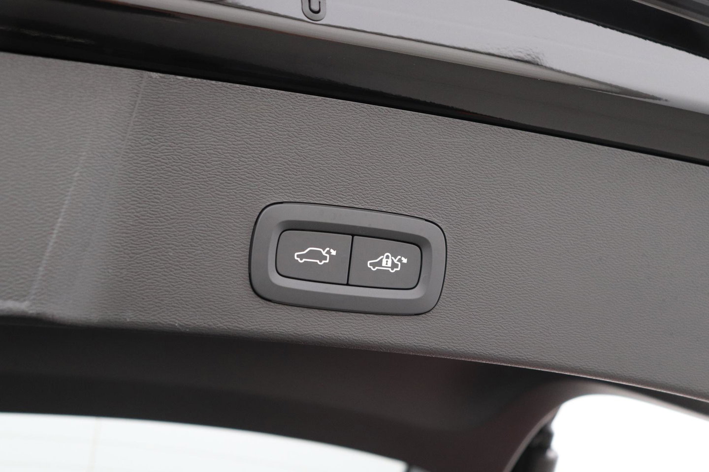 Volvo XC40 2.0 B3 Plus Black Edition | Harman/Kardon | BLIS | 360° Camera | Pilot Assist | Stoel+Stuurverwarming | Memory | ACC | 20 Inch