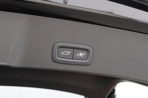 Volvo XC40 2.0 B3 Plus Black Edition | Harman/Kardon | BLIS | 360° Camera | Pilot Assist | Stoel+Stuurverwarming | Memory | ACC | 20 Inch