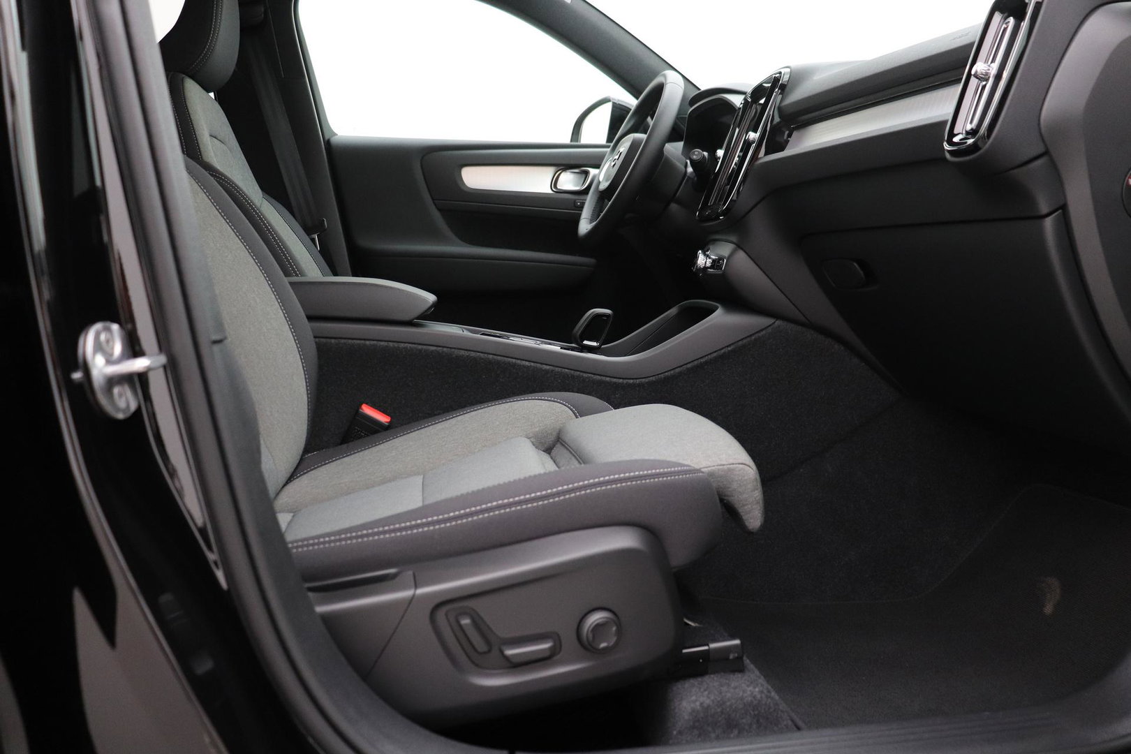 Volvo XC40 2.0 B3 Plus Black Edition | Harman/Kardon | BLIS | 360° Camera | Pilot Assist | Stoel+Stuurverwarming | Memory | ACC | 20 Inch