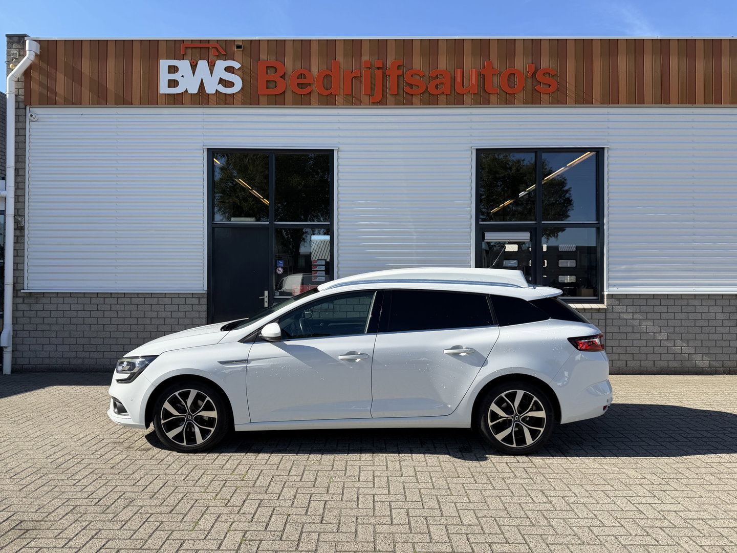 Renault Mégane 1.3 TCE Bose benzine grijs kenteken / vaste prijs rijklaar € 10.950 ex btw / euro 6 / lease vanaf € 185 / bpm vrij / trekhaak / airco / cruise contol !