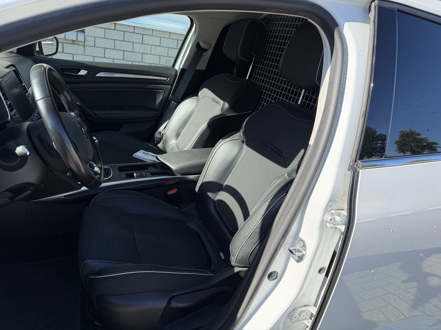 Renault Mégane 1.3 TCE Bose benzine grijs kenteken / vaste prijs rijklaar € 10.950 ex btw / euro 6 / lease vanaf € 185 / bpm vrij / trekhaak / airco / cruise contol !