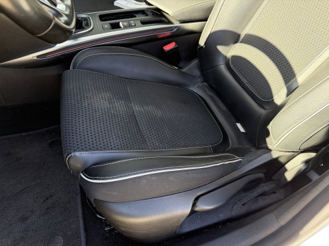 Renault Mégane 1.3 TCE Bose benzine grijs kenteken / vaste prijs rijklaar € 10.950 ex btw / euro 6 / lease vanaf € 185 / bpm vrij / trekhaak / airco / cruise contol !