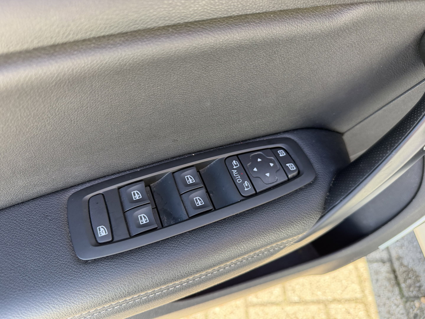 Renault Mégane 1.3 TCE Bose benzine grijs kenteken / vaste prijs rijklaar € 10.950 ex btw / euro 6 / lease vanaf € 185 / bpm vrij / trekhaak / airco / cruise contol !