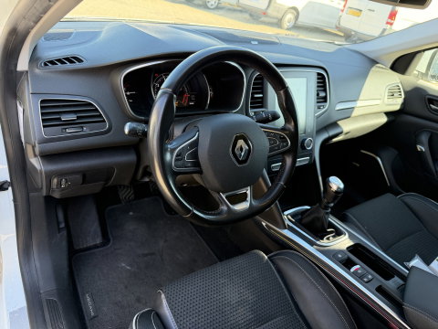 Renault Mégane 1.3 TCE Bose benzine grijs kenteken / vaste prijs rijklaar € 10.950 ex btw / euro 6 / lease vanaf € 185 / bpm vrij / trekhaak / airco / cruise contol !