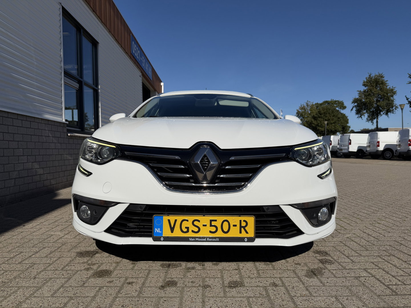 Renault Mégane 1.3 TCE Bose benzine grijs kenteken / vaste prijs rijklaar € 10.950 ex btw / euro 6 / lease vanaf € 185 / bpm vrij / trekhaak / airco / cruise contol !