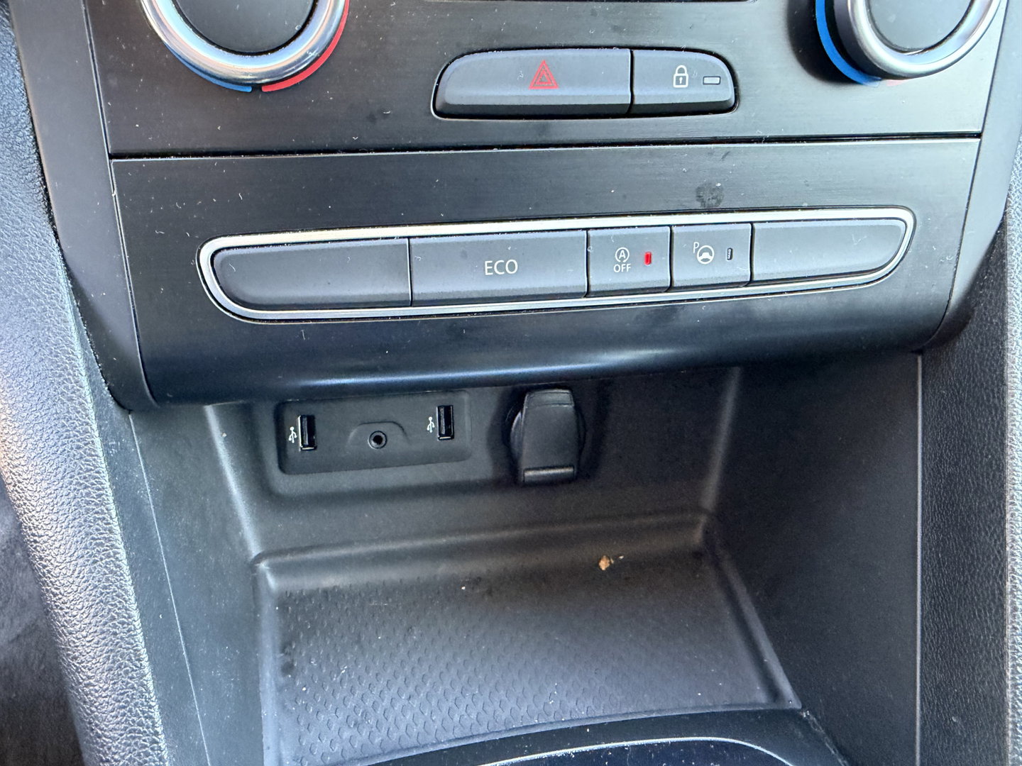 Renault Mégane 1.3 TCE Bose benzine grijs kenteken / vaste prijs rijklaar € 10.950 ex btw / euro 6 / lease vanaf € 185 / bpm vrij / trekhaak / airco / cruise contol !